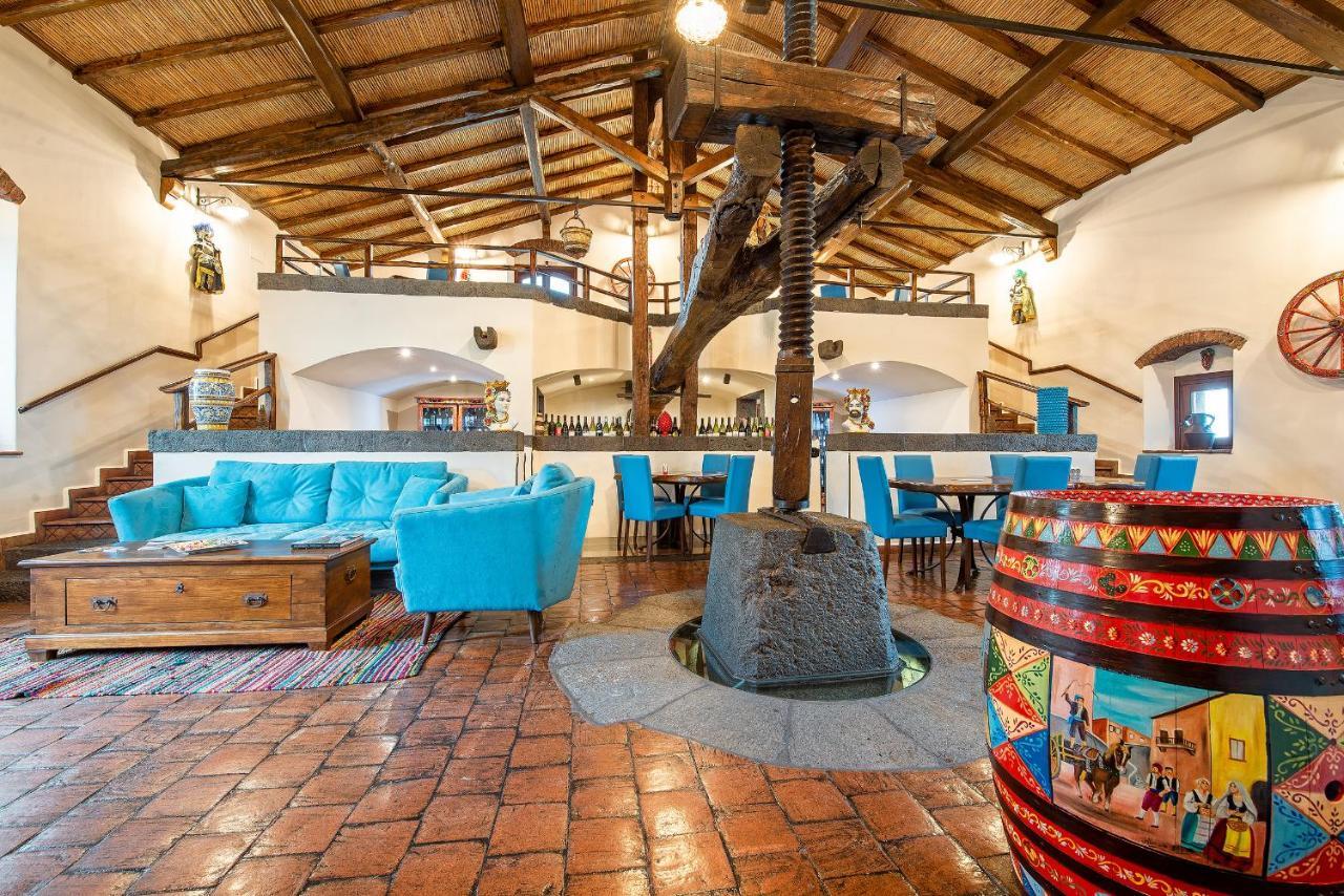 Etna Quota Mille Boutique Hotel, Typical Sicilian Food & Wine Рандацо Екстериор снимка