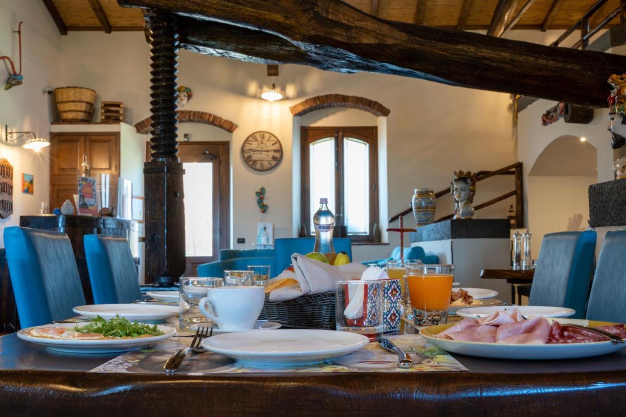 Etna Quota Mille Boutique Hotel, Typical Sicilian Food & Wine Рандацо Екстериор снимка