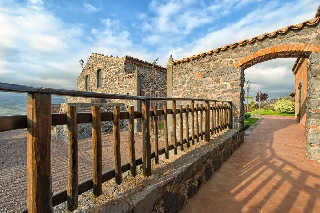 Etna Quota Mille Boutique Hotel, Typical Sicilian Food & Wine Рандацо Екстериор снимка